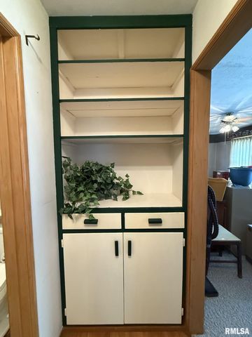 390 S JEFFERSON Street, Roseville, IL 61473