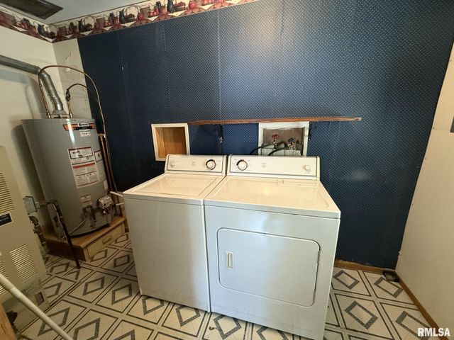 390 S JEFFERSON Street, Roseville, IL 61473