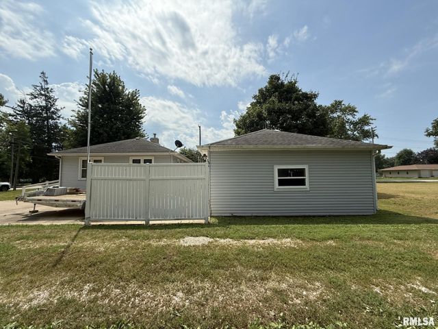 390 S JEFFERSON Street, Roseville, IL 61473