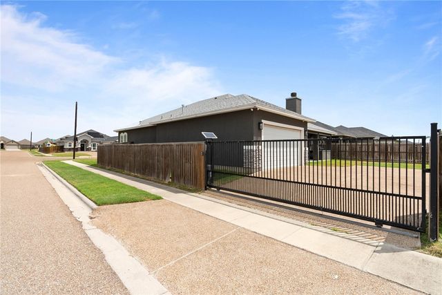 8101 Grand Canyon St, Corpus Christi, TX 78414