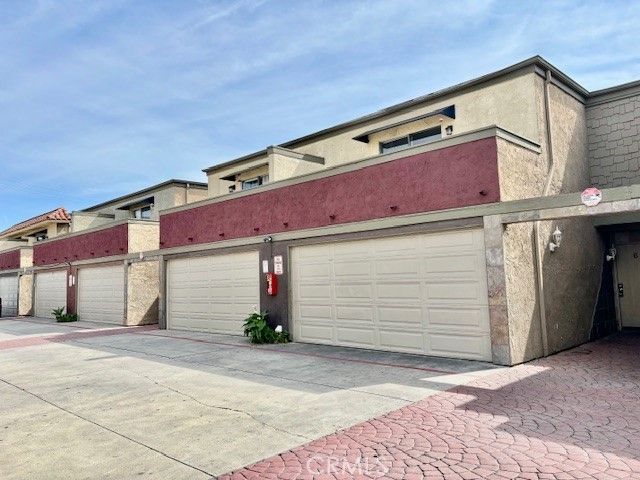 17181 ELM Street A, Huntington Beach, CA 92647