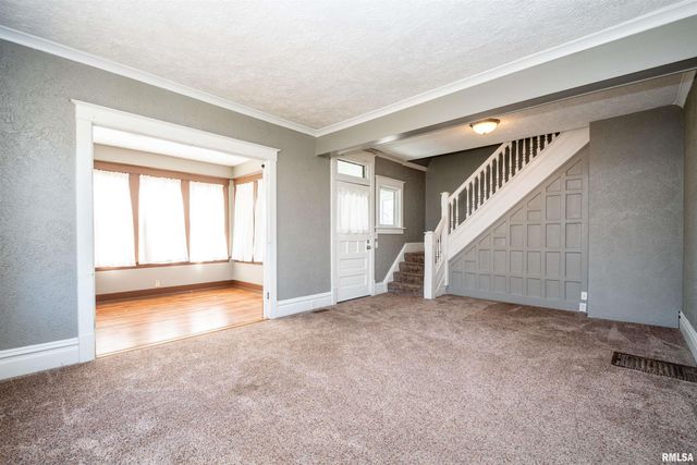 927 W LOUCKS Avenue, Peoria, IL 61604