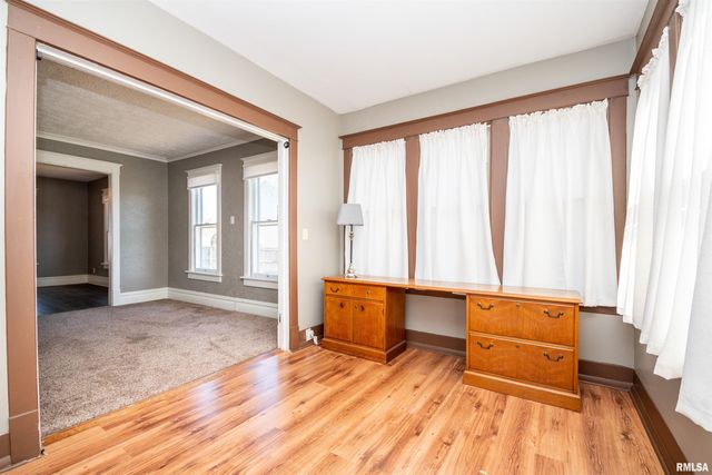 927 W LOUCKS Avenue, Peoria, IL 61604