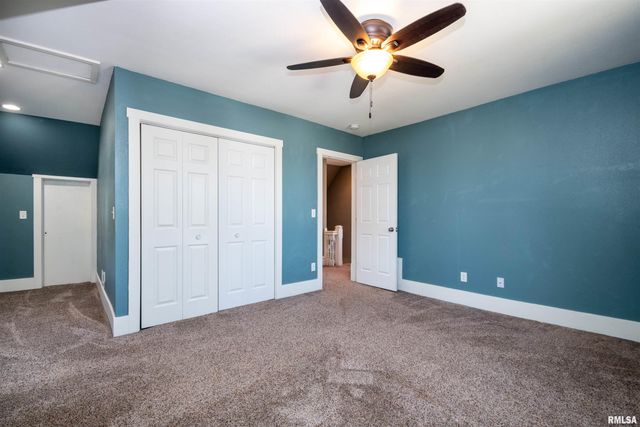 927 W LOUCKS Avenue, Peoria, IL 61604