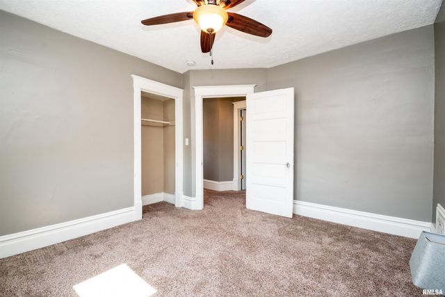 927 W LOUCKS Avenue, Peoria, IL 61604