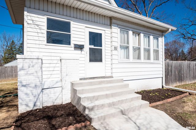 927 W LOUCKS Avenue, Peoria, IL 61604