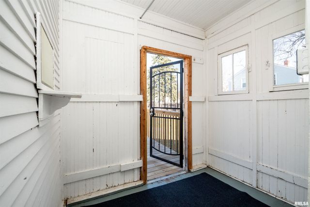 927 W LOUCKS Avenue, Peoria, IL 61604