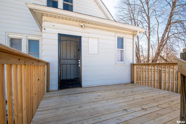 927 W LOUCKS Avenue, Peoria, IL 61604