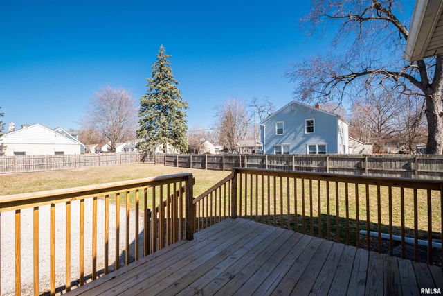 927 W LOUCKS Avenue, Peoria, IL 61604