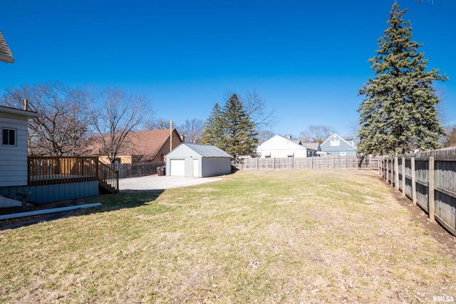 927 W LOUCKS Avenue, Peoria, IL 61604