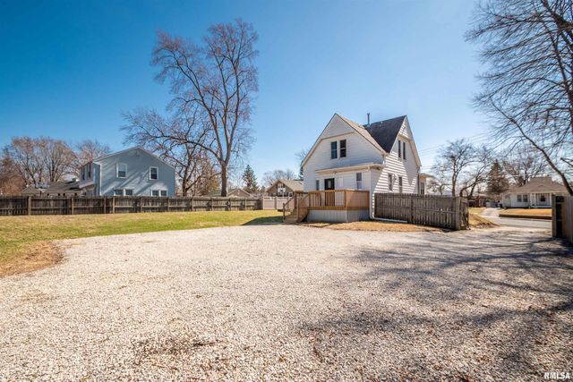 927 W LOUCKS Avenue, Peoria, IL 61604