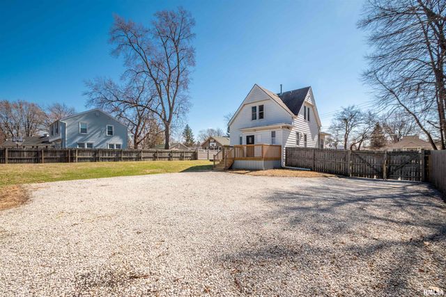 927 W LOUCKS Avenue, Peoria, IL 61604