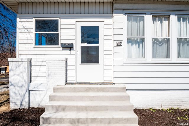 927 W LOUCKS Avenue, Peoria, IL 61604