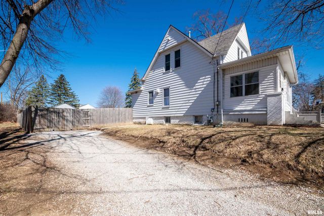 927 W LOUCKS Avenue, Peoria, IL 61604