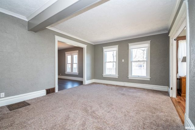 927 W LOUCKS Avenue, Peoria, IL 61604