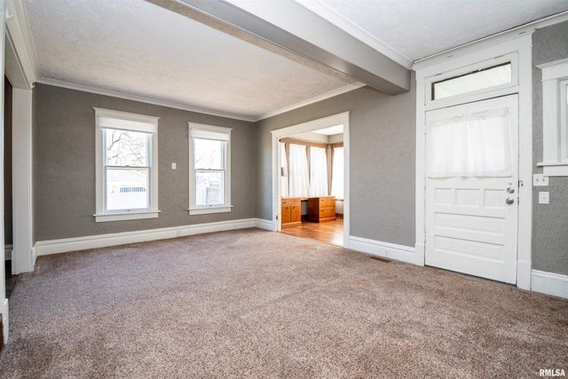 927 W LOUCKS Avenue, Peoria, IL 61604