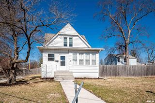 927 W LOUCKS Avenue, Peoria, IL 61604