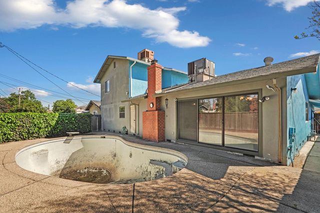 325 Lancaster Dr, Stockton, CA 95207