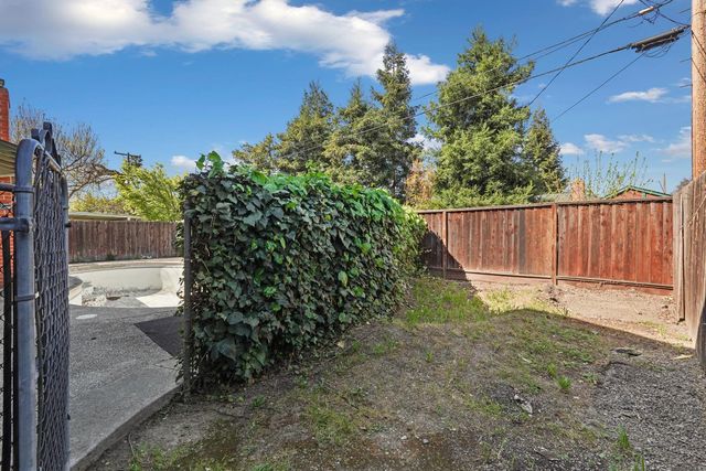 325 Lancaster Dr, Stockton, CA 95207