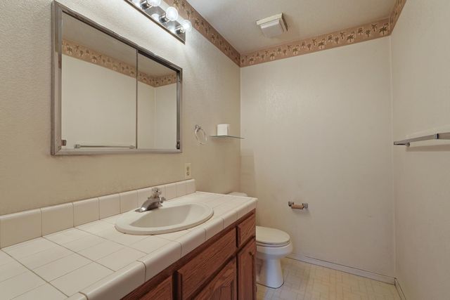 325 Lancaster Dr, Stockton, CA 95207