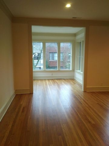 824 W Gunnison Street, Chicago, IL 60640
