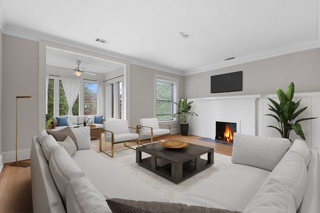 824 W Gunnison Street, Chicago, IL 60640