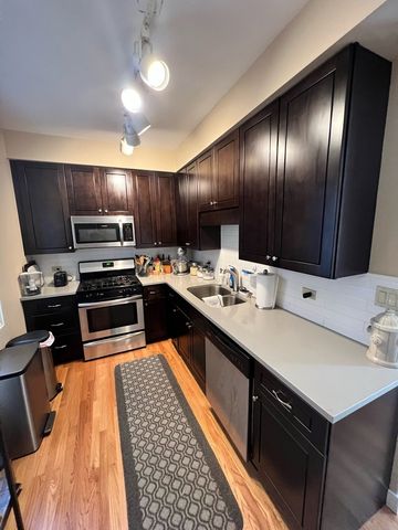 824 W Gunnison Street, Chicago, IL 60640