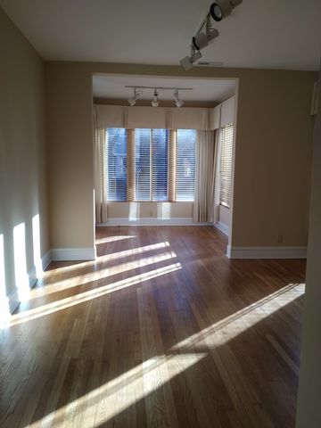 824 W Gunnison Street, Chicago, IL 60640