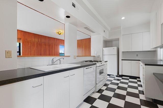 824 W Gunnison Street, Chicago, IL 60640
