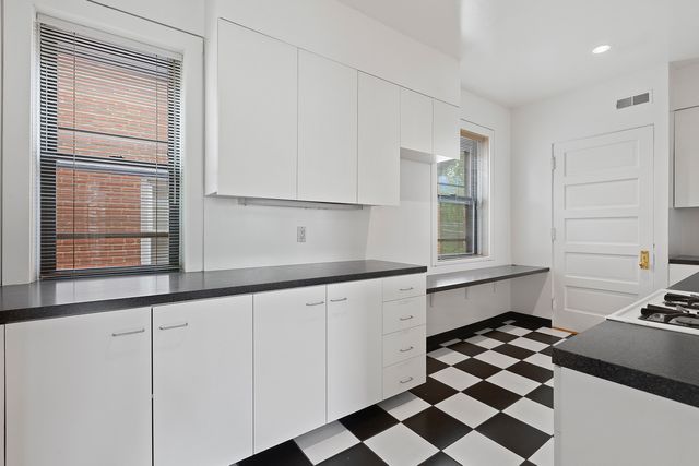 824 W Gunnison Street, Chicago, IL 60640