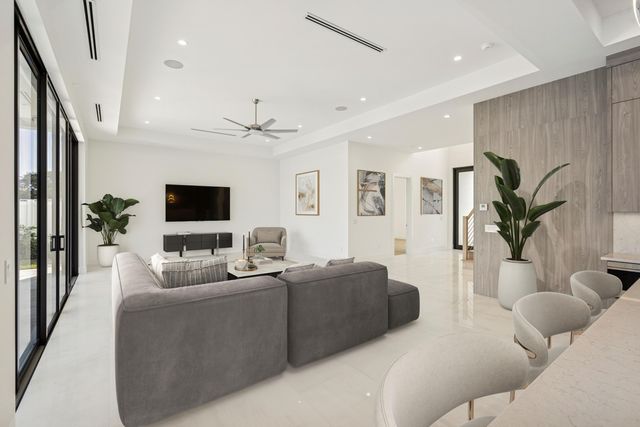 261 NW 8th Street, Boca Raton, FL 33432