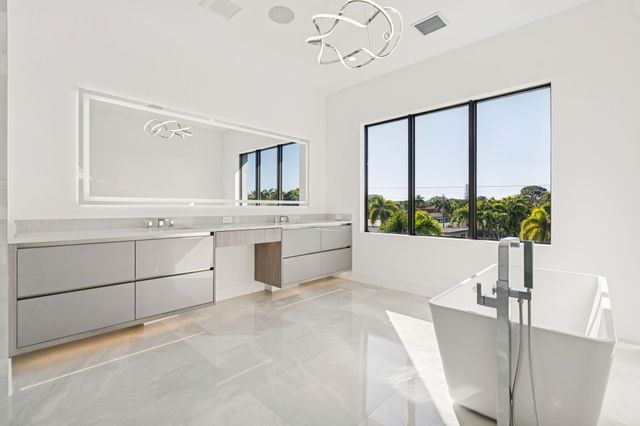 261 NW 8th Street, Boca Raton, FL 33432