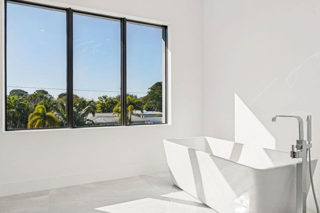 261 NW 8th Street, Boca Raton, FL 33432