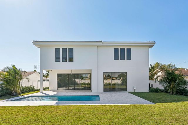 261 NW 8th Street, Boca Raton, FL 33432