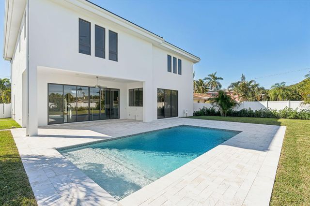261 NW 8th Street, Boca Raton, FL 33432