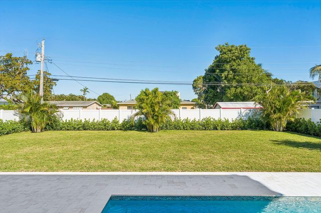 261 NW 8th Street, Boca Raton, FL 33432