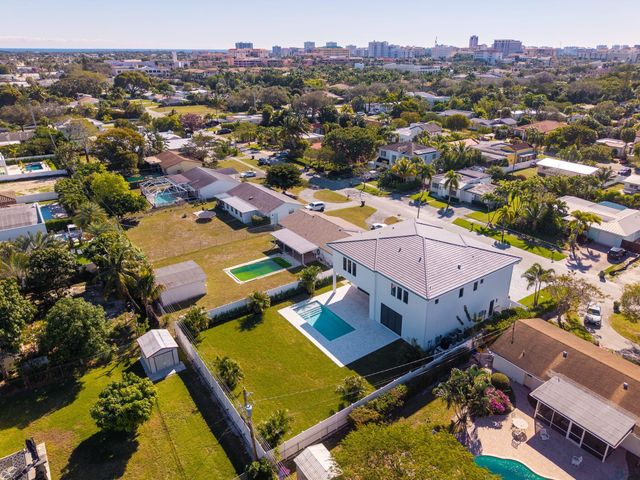 261 NW 8th Street, Boca Raton, FL 33432