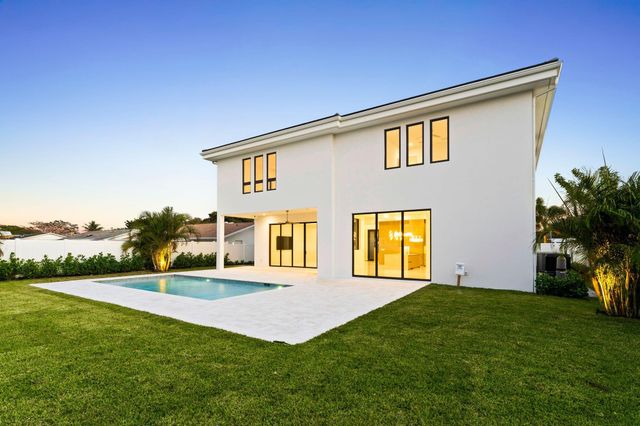 261 NW 8th Street, Boca Raton, FL 33432