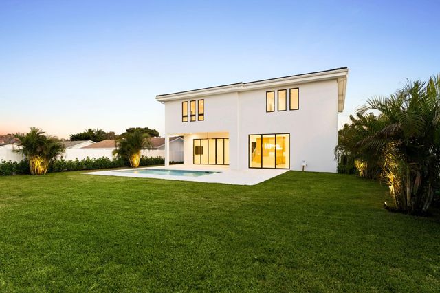 261 NW 8th Street, Boca Raton, FL 33432