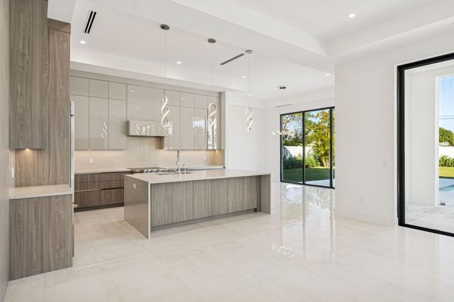 261 NW 8th Street, Boca Raton, FL 33432