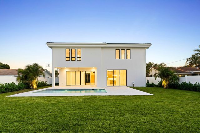 261 NW 8th Street, Boca Raton, FL 33432