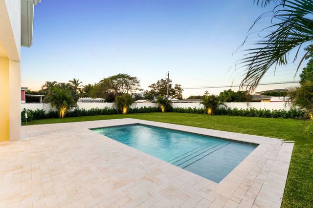 261 NW 8th Street, Boca Raton, FL 33432