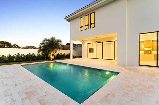 261 NW 8th Street, Boca Raton, FL 33432