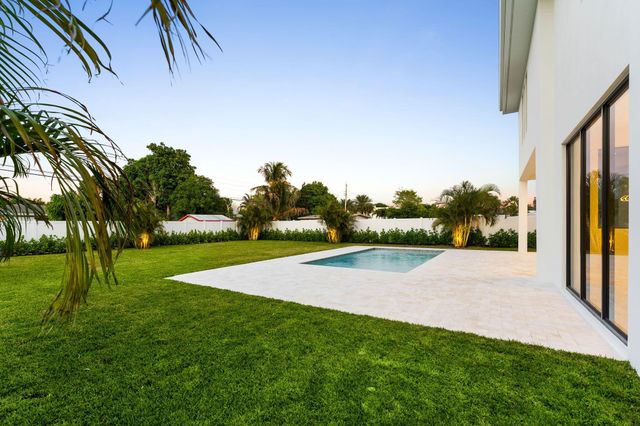 261 NW 8th Street, Boca Raton, FL 33432