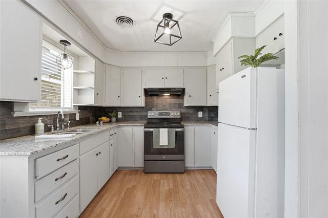 2412 Airline Drive, Brenham, TX 77833