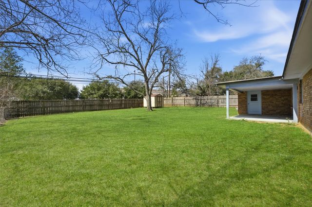 2412 Airline Drive, Brenham, TX 77833