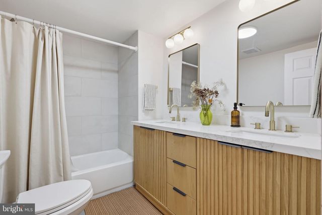 7702 CHELTENHAM AVE, Wyndmoor, PA 19038