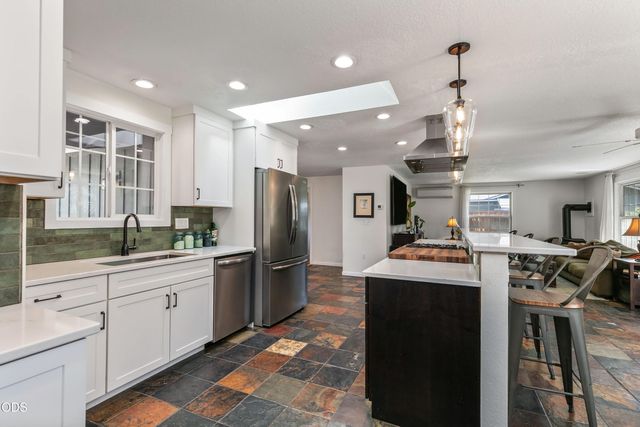20341 Shahala Court, Bend, OR 97702