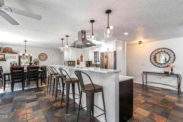 20341 Shahala Court, Bend, OR 97702