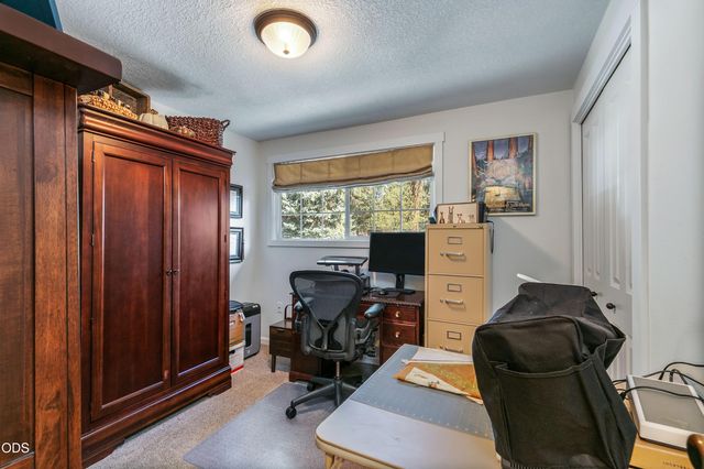20341 Shahala Court, Bend, OR 97702